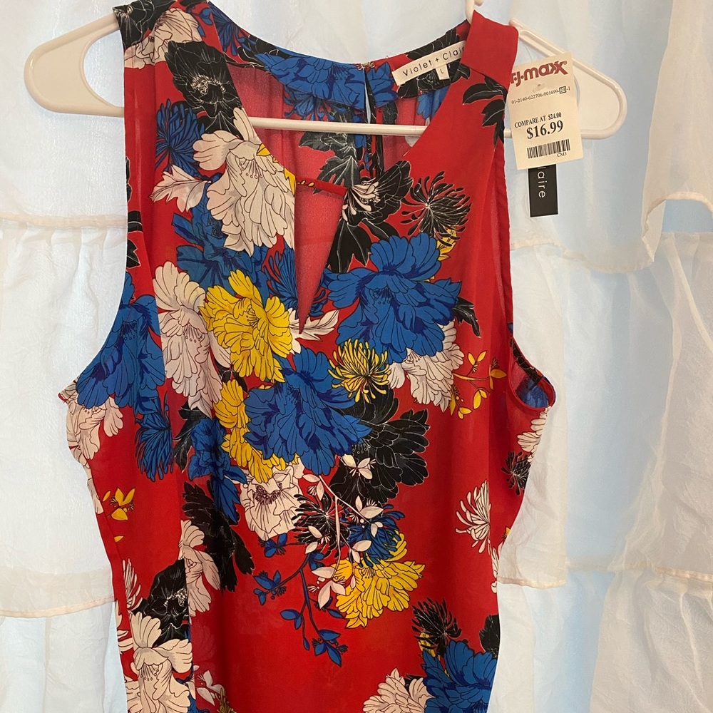 Sleeve less top large flowy red